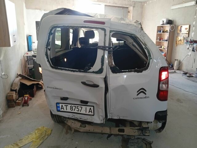 Белый Ситроен Берлинго, объемом двигателя 1.5 л и пробегом 40 тыс. км за 5000 $, фото 12 на Automoto.ua