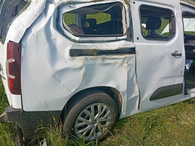 Белый Ситроен Берлинго, объемом двигателя 1.5 л и пробегом 40 тыс. км за 5000 $, фото 6 на Automoto.ua