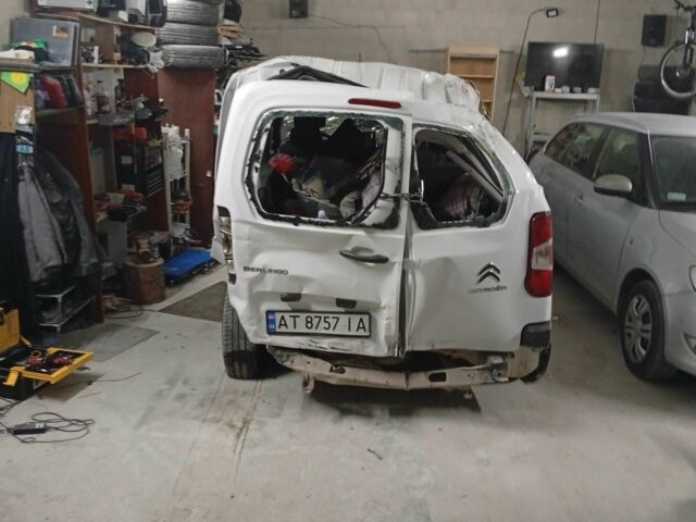 Белый Ситроен Берлинго, объемом двигателя 1.5 л и пробегом 40 тыс. км за 5000 $, фото 7 на Automoto.ua