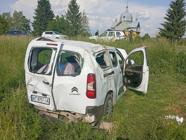 Белый Ситроен Берлинго, объемом двигателя 1.5 л и пробегом 40 тыс. км за 5000 $, фото 3 на Automoto.ua