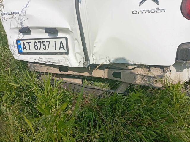 Белый Ситроен Берлинго, объемом двигателя 1.5 л и пробегом 40 тыс. км за 5000 $, фото 2 на Automoto.ua