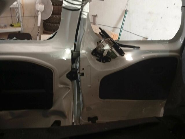 Белый Ситроен Берлинго, объемом двигателя 1.5 л и пробегом 40 тыс. км за 5000 $, фото 16 на Automoto.ua