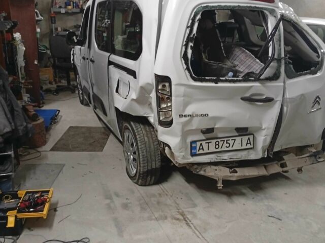 Белый Ситроен Берлинго, объемом двигателя 1.5 л и пробегом 40 тыс. км за 5000 $, фото 8 на Automoto.ua