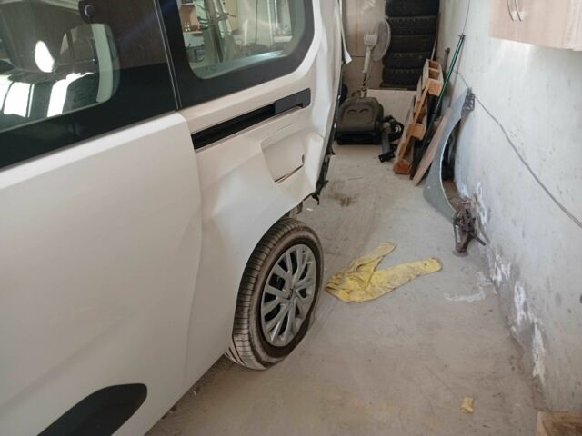 Белый Ситроен Берлинго, объемом двигателя 1.5 л и пробегом 40 тыс. км за 5000 $, фото 11 на Automoto.ua