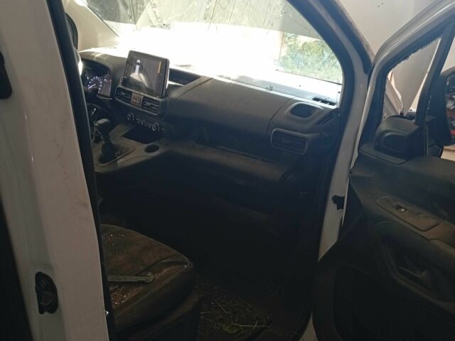 Белый Ситроен Берлинго, объемом двигателя 1.5 л и пробегом 40 тыс. км за 5000 $, фото 20 на Automoto.ua