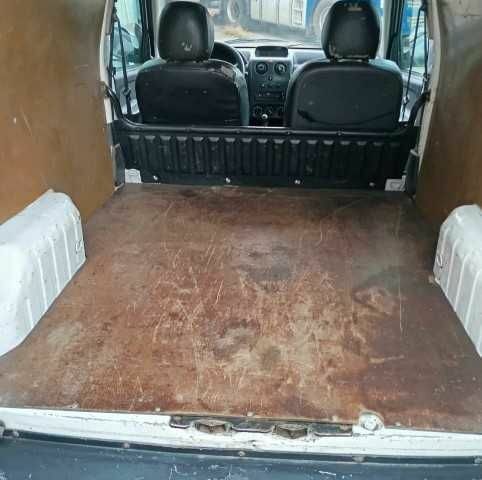 Белый Ситроен Берлинго, объемом двигателя 2 л и пробегом 290 тыс. км за 2500 $, фото 3 на Automoto.ua