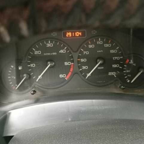 Белый Ситроен Берлинго, объемом двигателя 2 л и пробегом 290 тыс. км за 2500 $, фото 4 на Automoto.ua