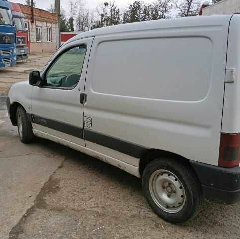 Белый Ситроен Берлинго, объемом двигателя 2 л и пробегом 290 тыс. км за 2500 $, фото 2 на Automoto.ua