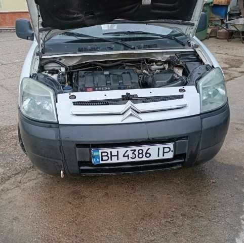 Белый Ситроен Берлинго, объемом двигателя 2 л и пробегом 290 тыс. км за 2500 $, фото 7 на Automoto.ua