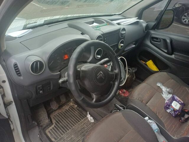 Белый Ситроен Берлинго, объемом двигателя 0 л и пробегом 1000 тыс. км за 5000 $, фото 2 на Automoto.ua