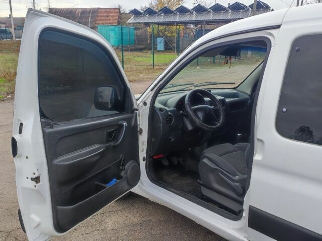 Белый Ситроен Берлинго, объемом двигателя 1.9 л и пробегом 508 тыс. км за 3200 $, фото 7 на Automoto.ua