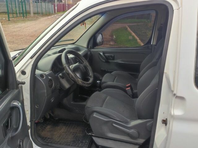 Белый Ситроен Берлинго, объемом двигателя 1.9 л и пробегом 508 тыс. км за 3200 $, фото 8 на Automoto.ua