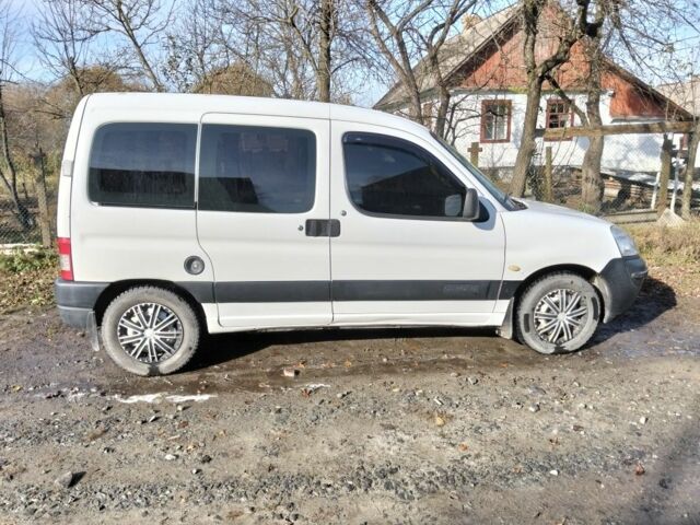 Белый Ситроен Берлинго, объемом двигателя 1.6 л и пробегом 197 тыс. км за 3500 $, фото 5 на Automoto.ua