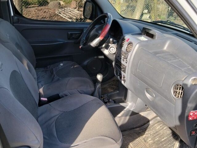 Белый Ситроен Берлинго, объемом двигателя 1.6 л и пробегом 197 тыс. км за 3500 $, фото 1 на Automoto.ua