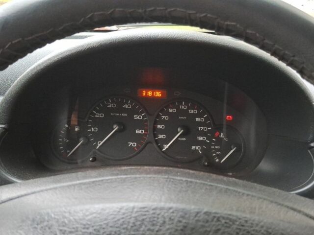 Белый Ситроен Берлинго, объемом двигателя 1.4 л и пробегом 318 тыс. км за 3600 $, фото 3 на Automoto.ua