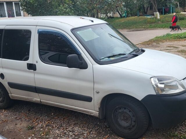 Белый Ситроен Берлинго, объемом двигателя 1.4 л и пробегом 300 тыс. км за 4500 $, фото 1 на Automoto.ua