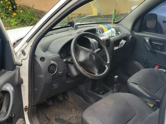 Белый Ситроен Берлинго, объемом двигателя 1.4 л и пробегом 300 тыс. км за 4500 $, фото 3 на Automoto.ua