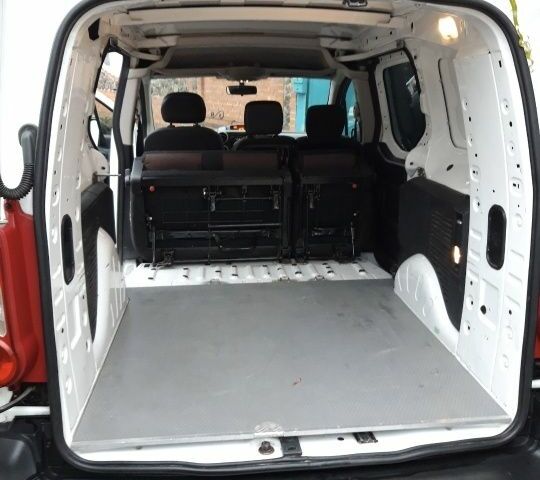 Белый Ситроен Берлинго, объемом двигателя 1.6 л и пробегом 190 тыс. км за 6800 $, фото 5 на Automoto.ua