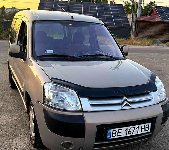 Бежевый Ситроен Берлинго, объемом двигателя 1.6 л и пробегом 400 тыс. км за 3000 $, фото 1 на Automoto.ua