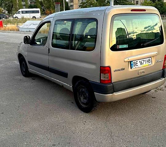 Бежевый Ситроен Берлинго, объемом двигателя 1.6 л и пробегом 400 тыс. км за 3000 $, фото 3 на Automoto.ua