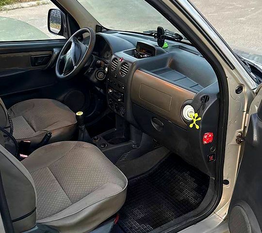 Бежевый Ситроен Берлинго, объемом двигателя 1.6 л и пробегом 400 тыс. км за 3000 $, фото 6 на Automoto.ua