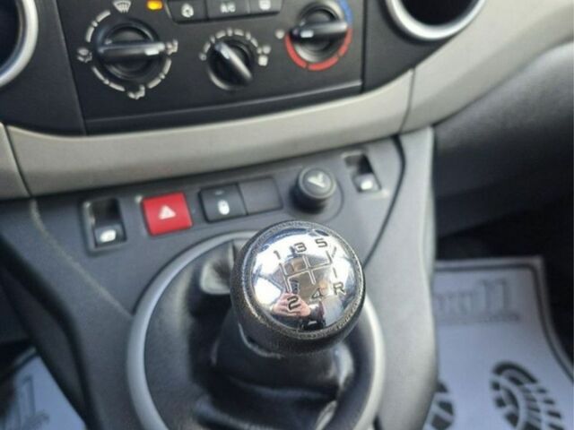 Бежевий Сітроен Берлінго, об'ємом двигуна 1.56 л та пробігом 211 тис. км за 5299 $, фото 13 на Automoto.ua