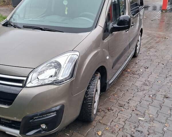 Бежевый Ситроен Берлинго, объемом двигателя 1.6 л и пробегом 79 тыс. км за 12000 $, фото 6 на Automoto.ua