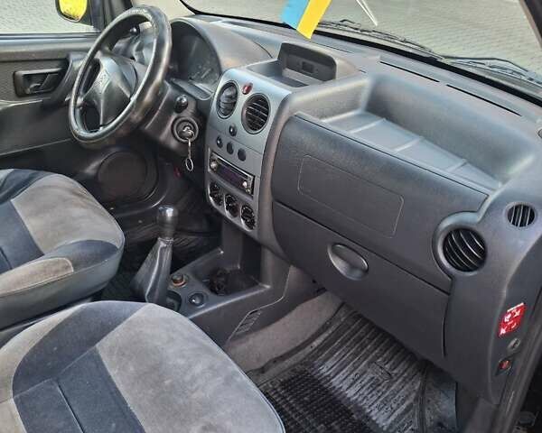 Черный Ситроен Берлинго, объемом двигателя 1.36 л и пробегом 240 тыс. км за 3400 $, фото 6 на Automoto.ua