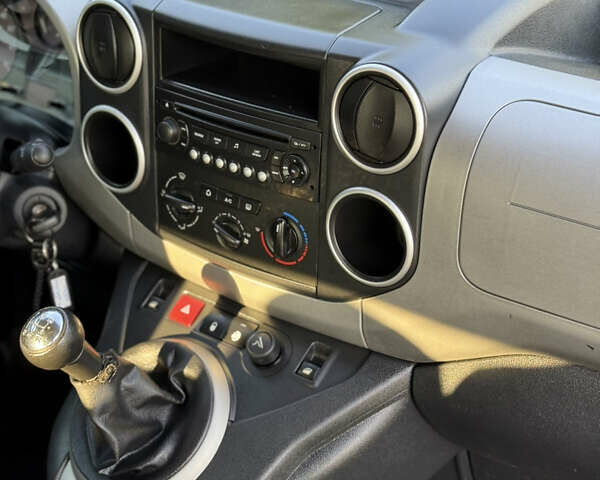 Чорний Сітроен Берлінго, об'ємом двигуна 1.6 л та пробігом 220 тис. км за 7450 $, фото 118 на Automoto.ua