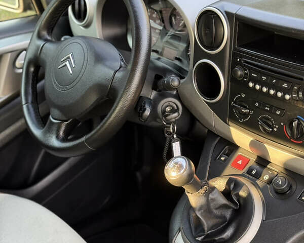 Чорний Сітроен Берлінго, об'ємом двигуна 1.6 л та пробігом 220 тис. км за 7450 $, фото 117 на Automoto.ua