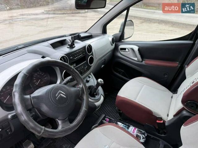 Черный Ситроен Берлинго, объемом двигателя 1.56 л и пробегом 248 тыс. км за 6800 $, фото 12 на Automoto.ua
