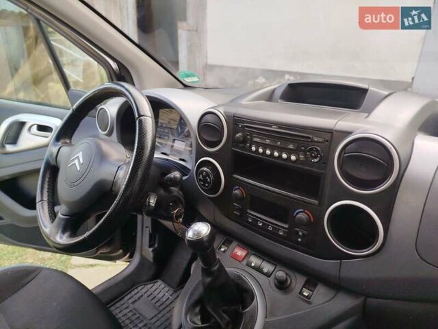 Черный Ситроен Берлинго, объемом двигателя 1.6 л и пробегом 283 тыс. км за 6100 $, фото 19 на Automoto.ua