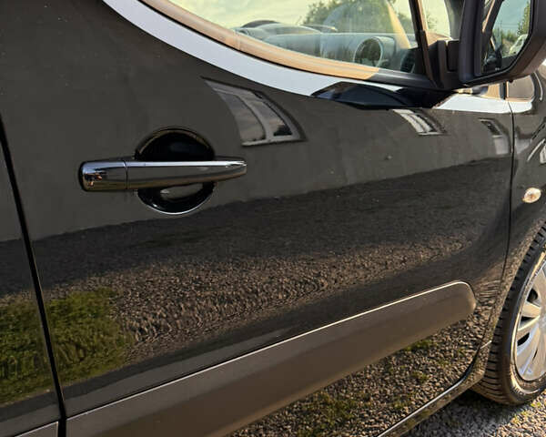 Чорний Сітроен Берлінго, об'ємом двигуна 1.6 л та пробігом 220 тис. км за 7450 $, фото 54 на Automoto.ua