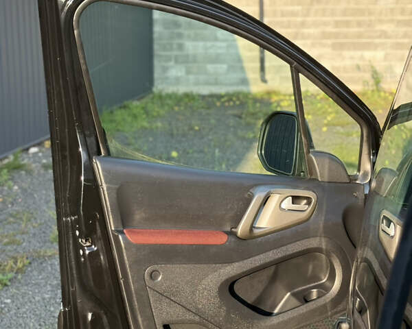 Чорний Сітроен Берлінго, об'ємом двигуна 1.6 л та пробігом 220 тис. км за 7450 $, фото 89 на Automoto.ua