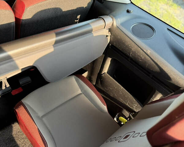 Чорний Сітроен Берлінго, об'ємом двигуна 1.6 л та пробігом 220 тис. км за 7450 $, фото 110 на Automoto.ua