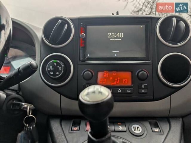 Черный Ситроен Берлинго, объемом двигателя 1.6 л и пробегом 250 тыс. км за 6500 $, фото 26 на Automoto.ua
