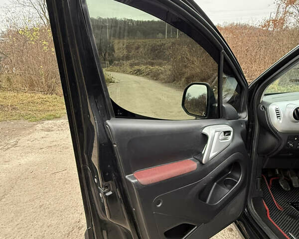 Черный Ситроен Берлинго, объемом двигателя 1.6 л и пробегом 228 тыс. км за 6000 $, фото 12 на Automoto.ua