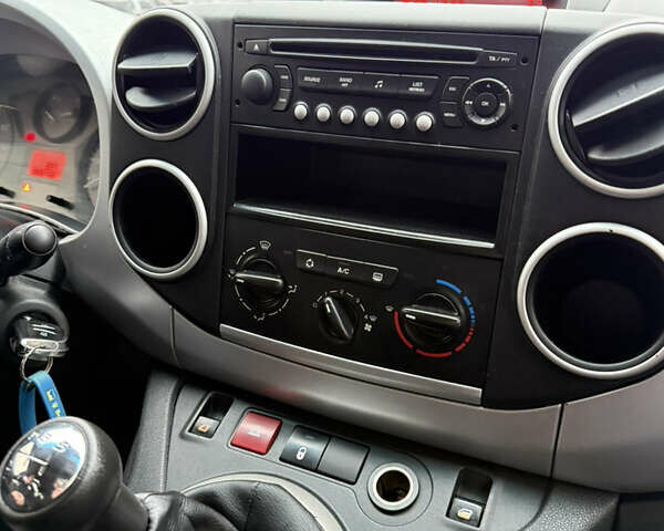 Черный Ситроен Берлинго, объемом двигателя 1.6 л и пробегом 228 тыс. км за 6700 $, фото 11 на Automoto.ua