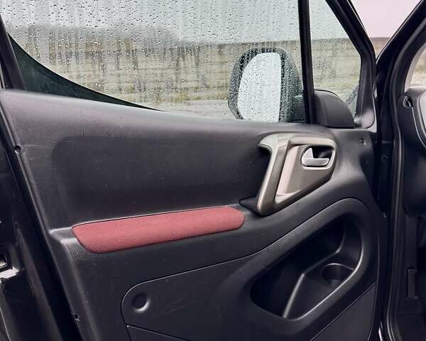 Чорний Сітроен Берлінго, об'ємом двигуна 1.6 л та пробігом 220 тис. км за 7950 $, фото 38 на Automoto.ua