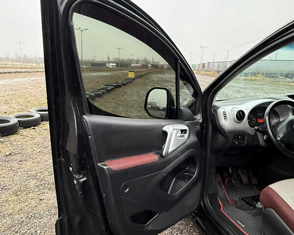 Черный Ситроен Берлинго, объемом двигателя 1.6 л и пробегом 228 тыс. км за 6700 $, фото 7 на Automoto.ua