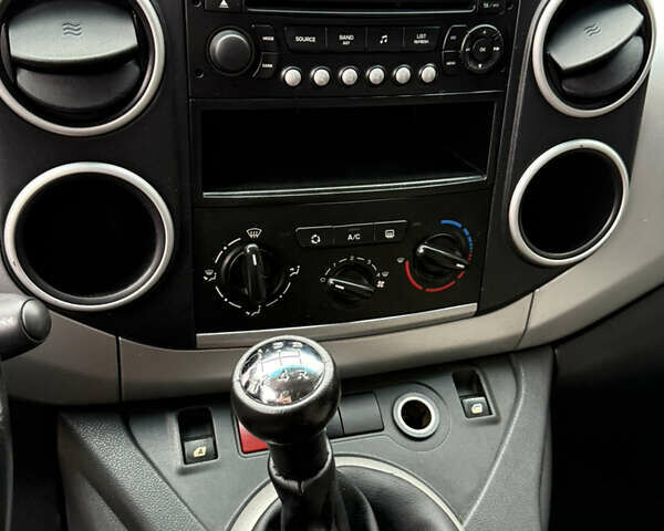 Черный Ситроен Берлинго, объемом двигателя 1.6 л и пробегом 228 тыс. км за 6000 $, фото 14 на Automoto.ua