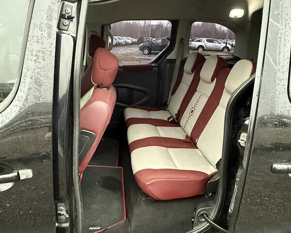 Черный Ситроен Берлинго, объемом двигателя 1.6 л и пробегом 228 тыс. км за 6700 $, фото 8 на Automoto.ua