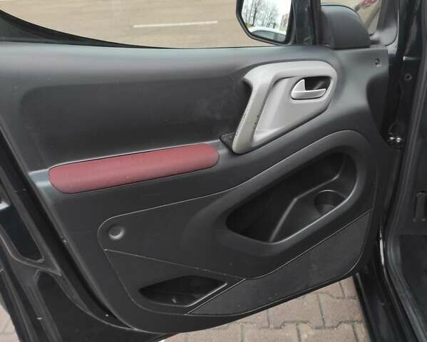 Черный Ситроен Берлинго, объемом двигателя 1.6 л и пробегом 235 тыс. км за 7600 $, фото 21 на Automoto.ua