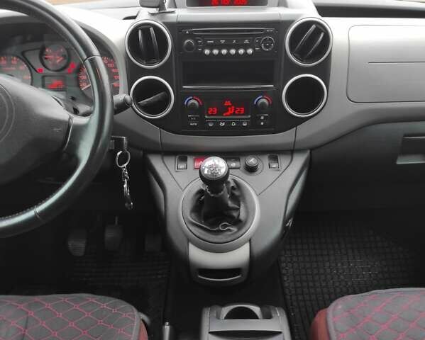 Черный Ситроен Берлинго, объемом двигателя 1.6 л и пробегом 235 тыс. км за 7600 $, фото 27 на Automoto.ua