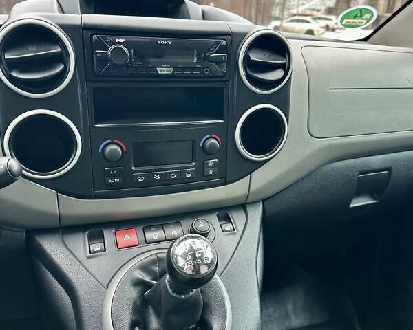 Черный Ситроен Берлинго, объемом двигателя 1.6 л и пробегом 153 тыс. км за 8999 $, фото 41 на Automoto.ua