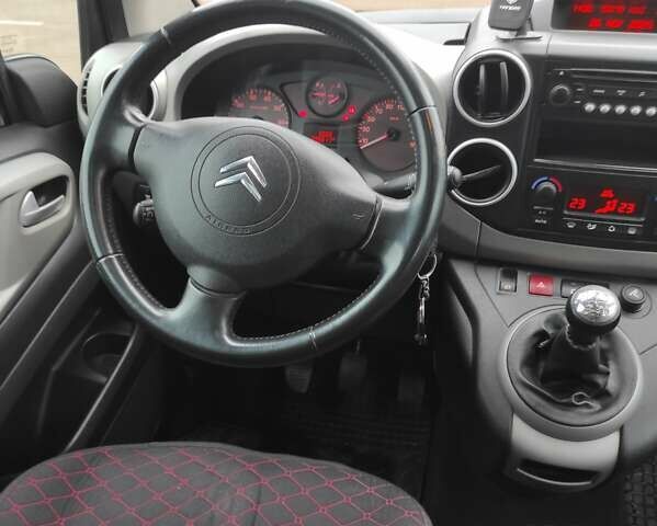 Черный Ситроен Берлинго, объемом двигателя 1.6 л и пробегом 235 тыс. км за 7600 $, фото 26 на Automoto.ua