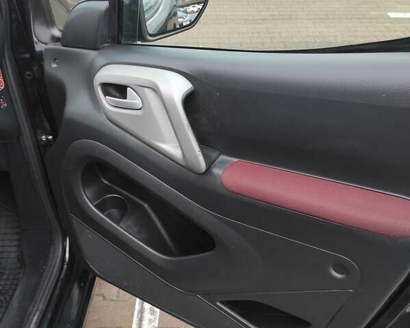 Черный Ситроен Берлинго, объемом двигателя 1.6 л и пробегом 235 тыс. км за 7600 $, фото 24 на Automoto.ua