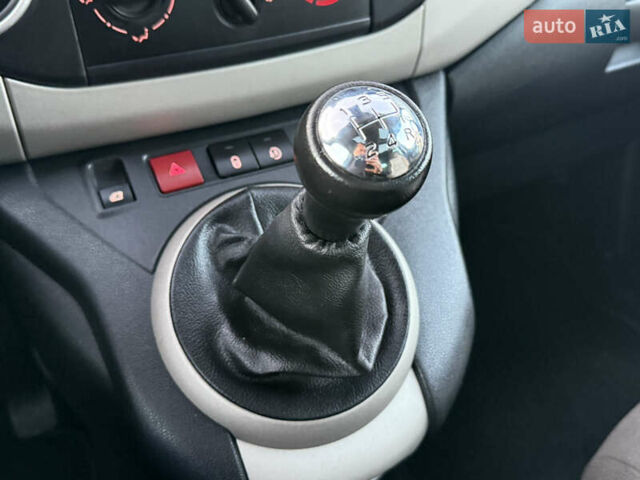 Чорний Сітроен Берлінго, об'ємом двигуна 1.6 л та пробігом 243 тис. км за 8999 $, фото 46 на Automoto.ua