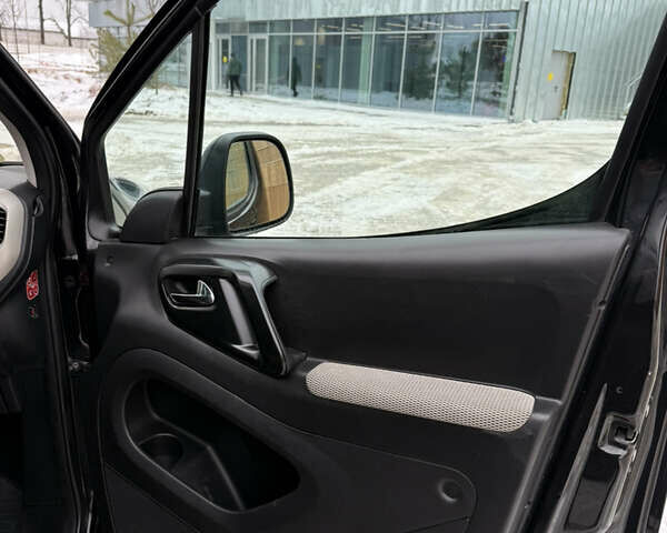 Чорний Сітроен Берлінго, об'ємом двигуна 1.6 л та пробігом 230 тис. км за 7900 $, фото 57 на Automoto.ua