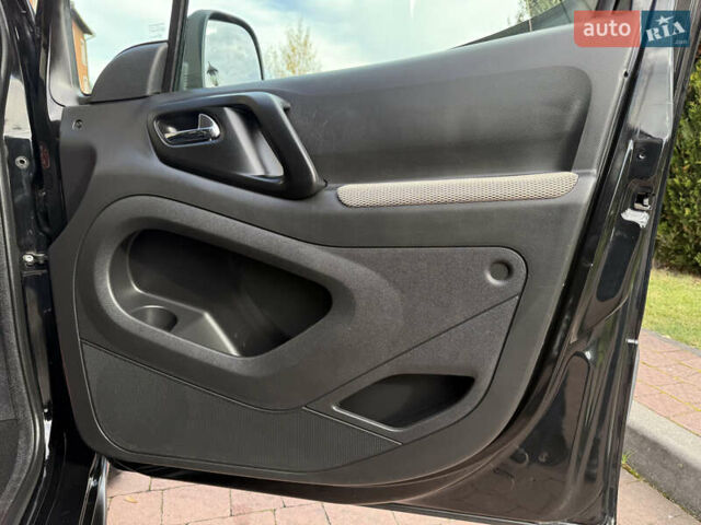 Черный Ситроен Берлинго, объемом двигателя 1.6 л и пробегом 208 тыс. км за 9250 $, фото 82 на Automoto.ua